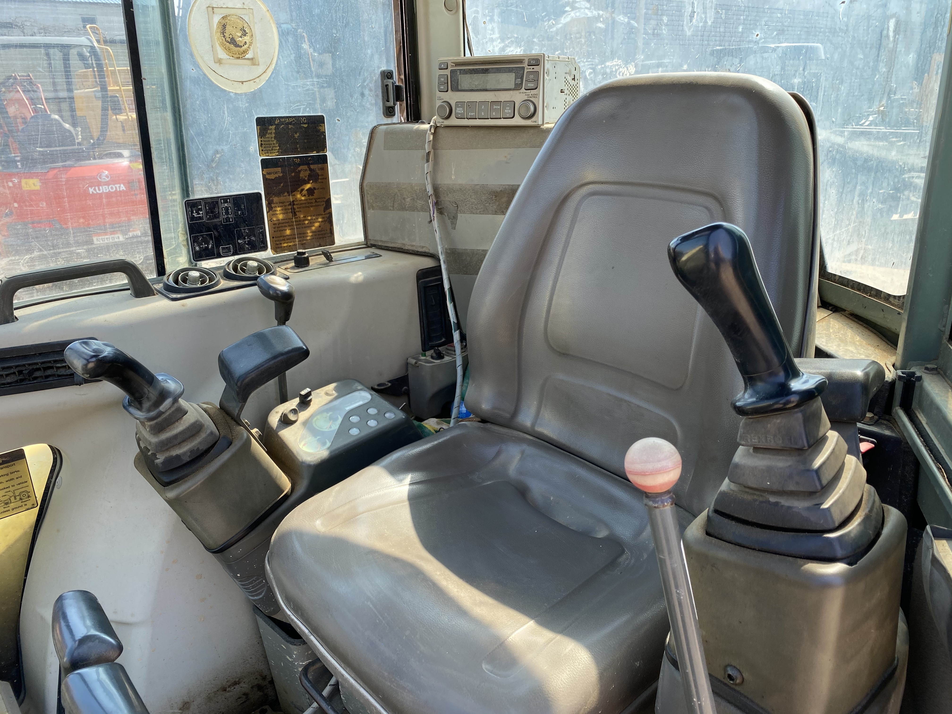 2004  얀마  VIO55 굴삭기 판매합니다.