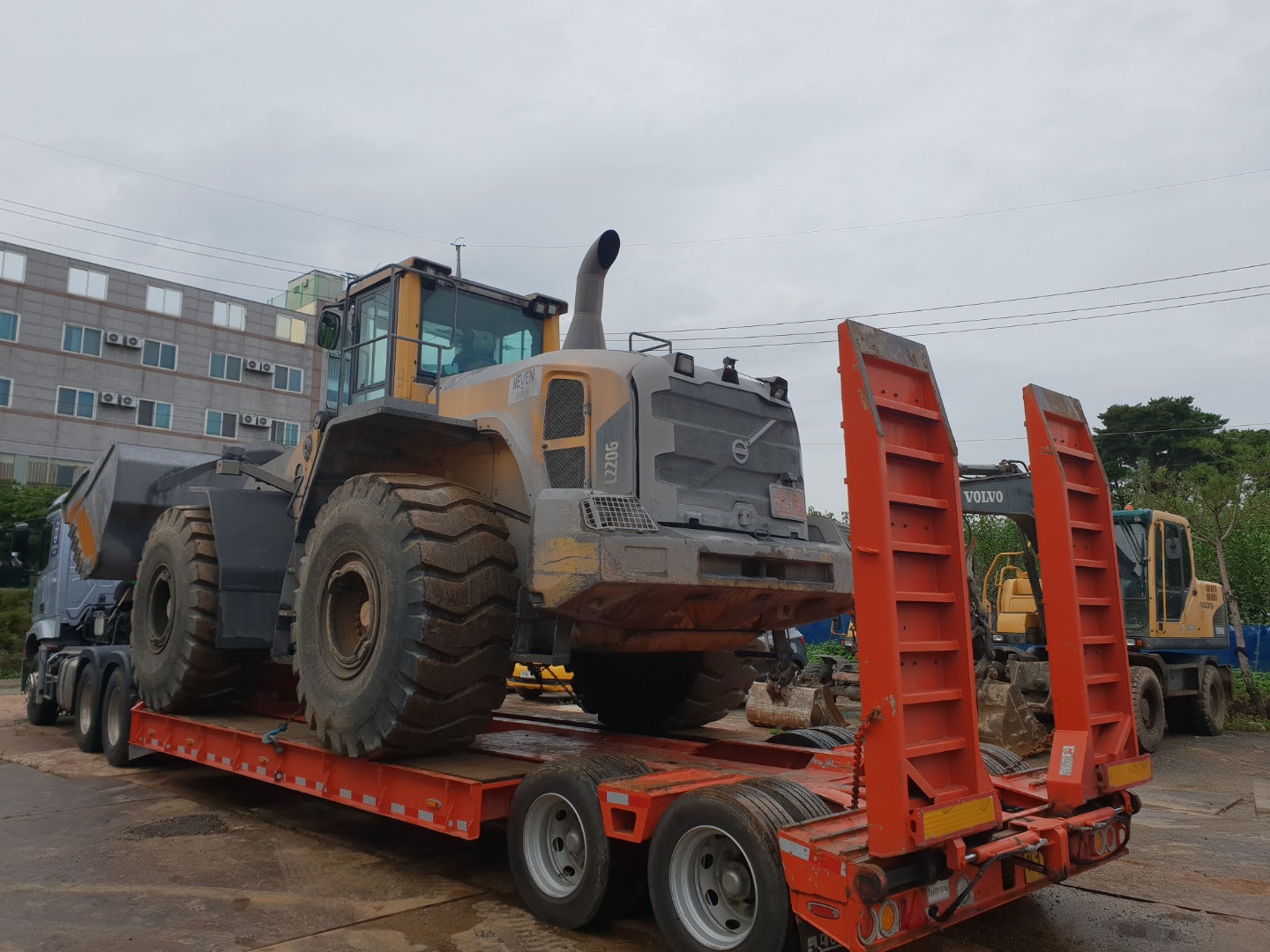 2011 VOLVO L220G 로우더 판매합니다 (7791)