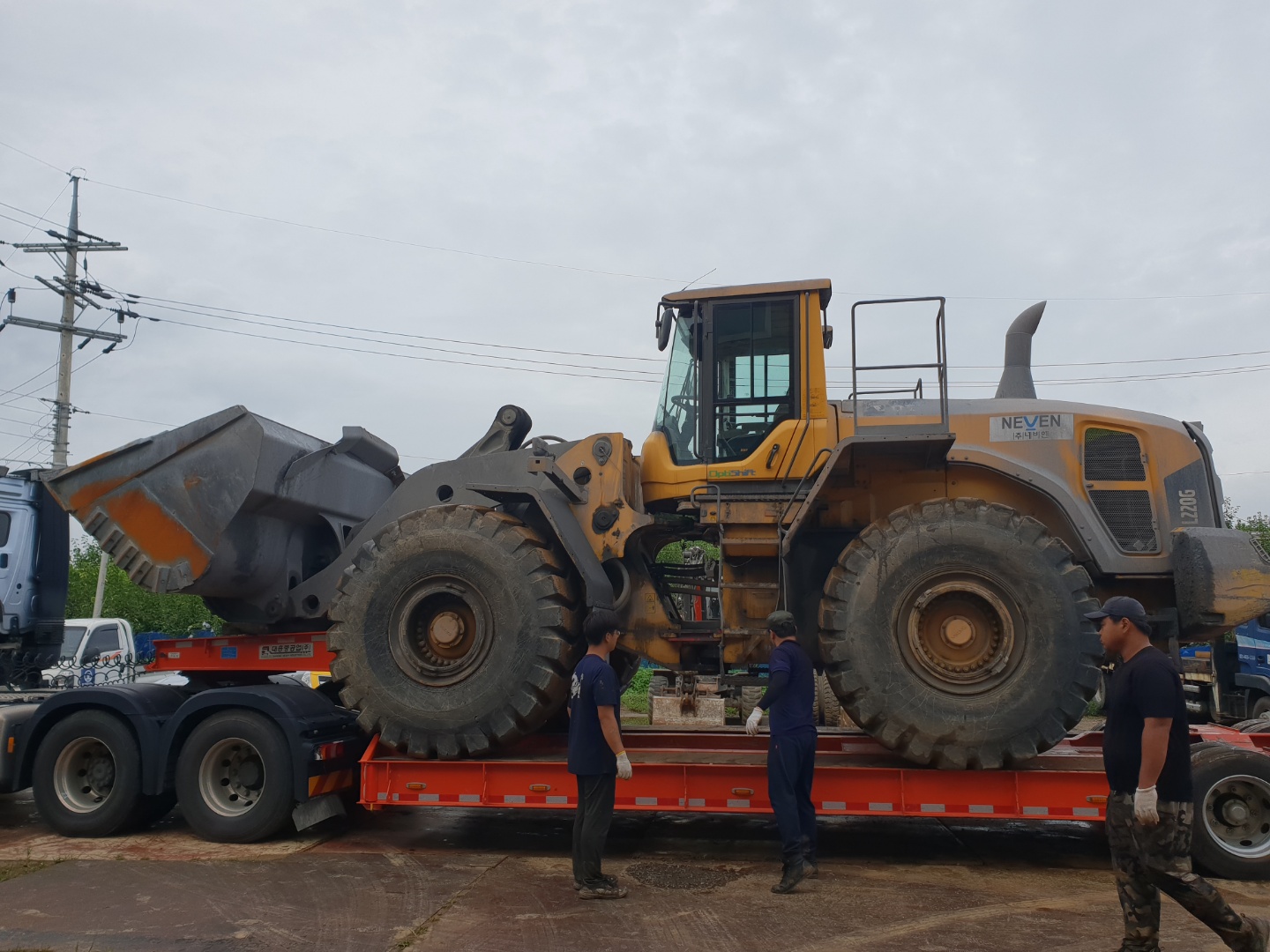 2011 VOLVO L220G 로우더 판매합니다 (7791)
