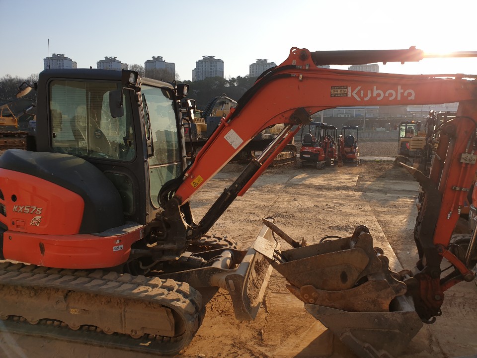 2015 구보다 KX57 미니굴삭기 판매합니다. (5706)