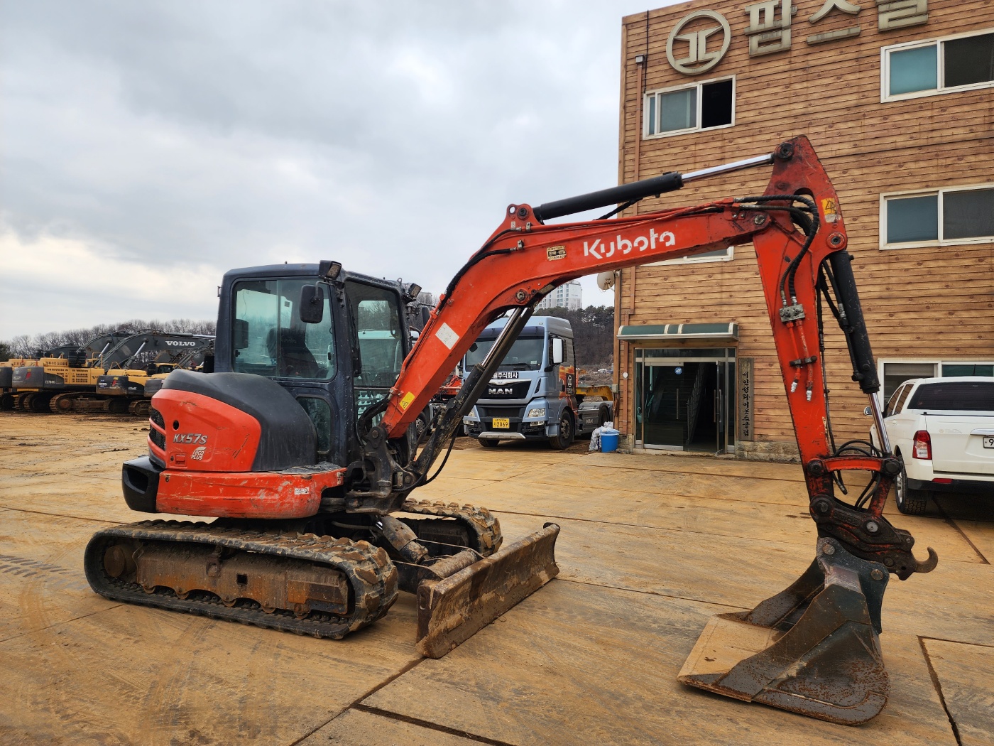 2016 구보다 KX57 미니굴삭기 판매합니다. (5609)