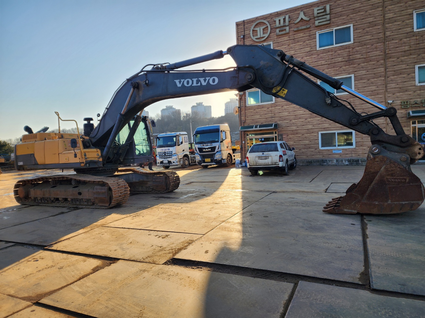 2012 VOLVO EC300D 판매합니다. (8860)