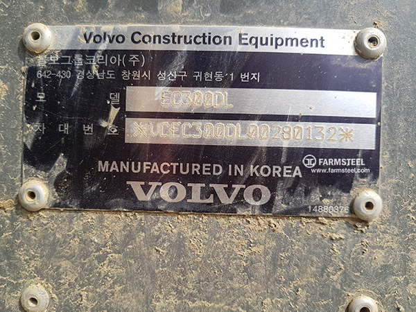 2013 VOLVO EC300D Excavator. (6227)